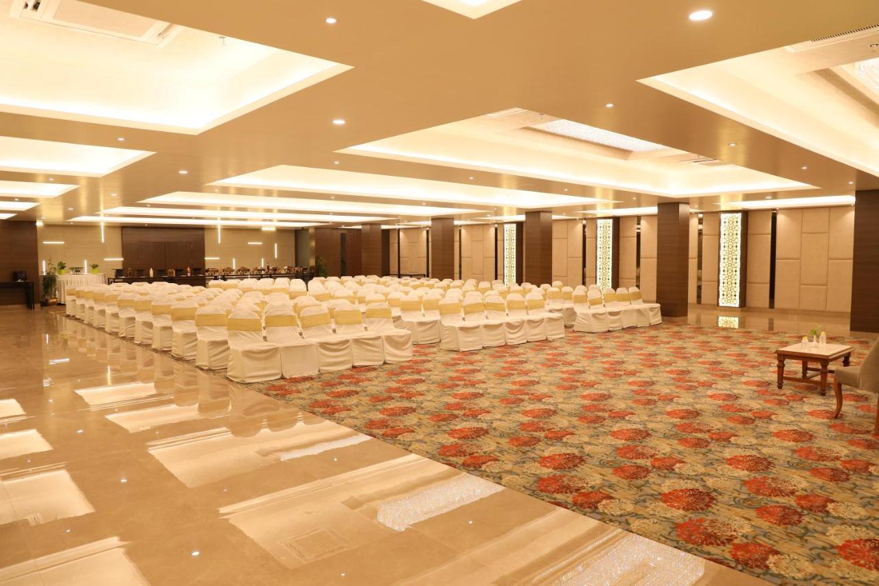 Sarovar Portico Rivera Αχμπανταμπάντ Εξωτερικό φωτογραφία