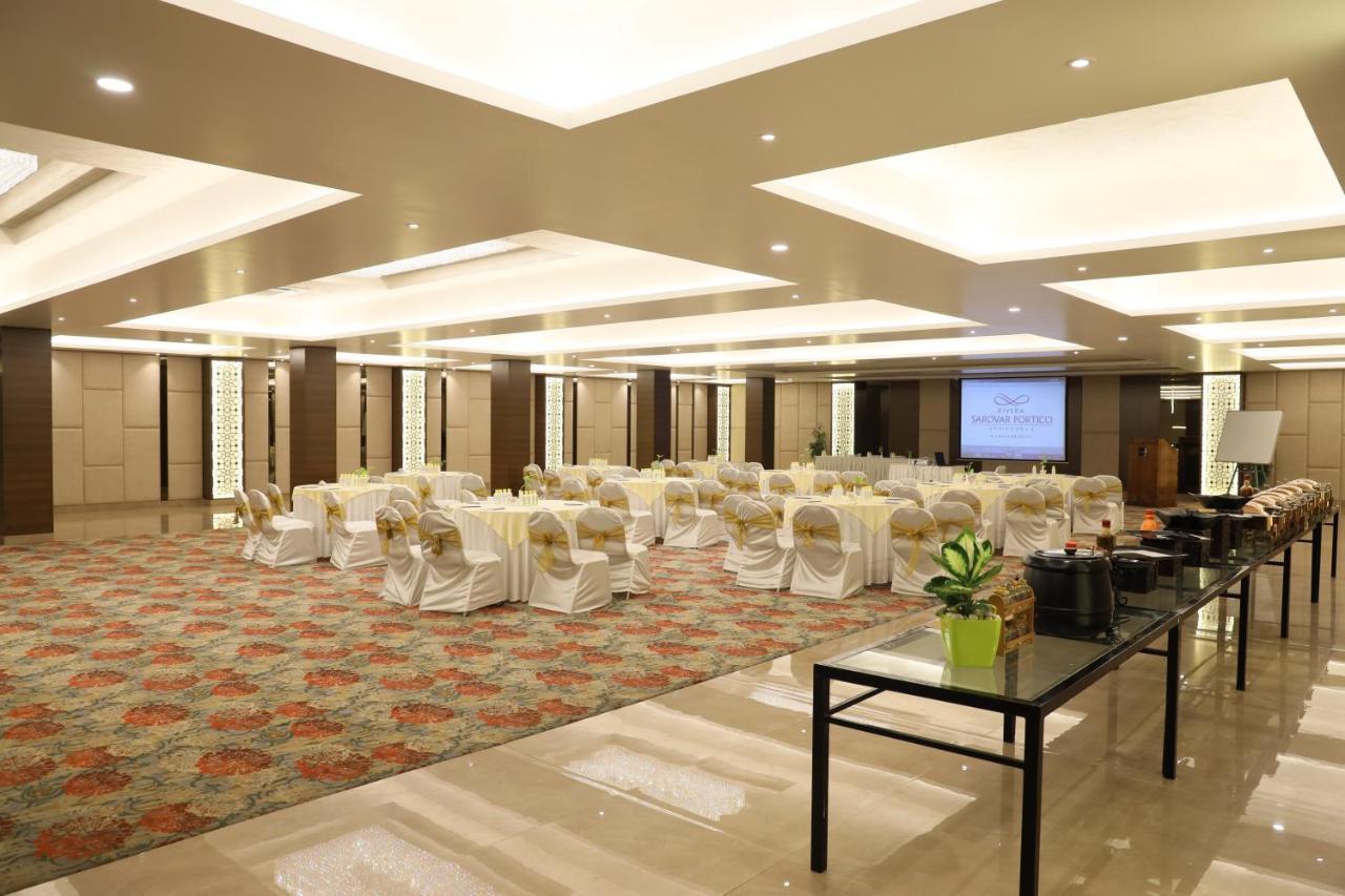 Sarovar Portico Rivera Αχμπανταμπάντ Εξωτερικό φωτογραφία
