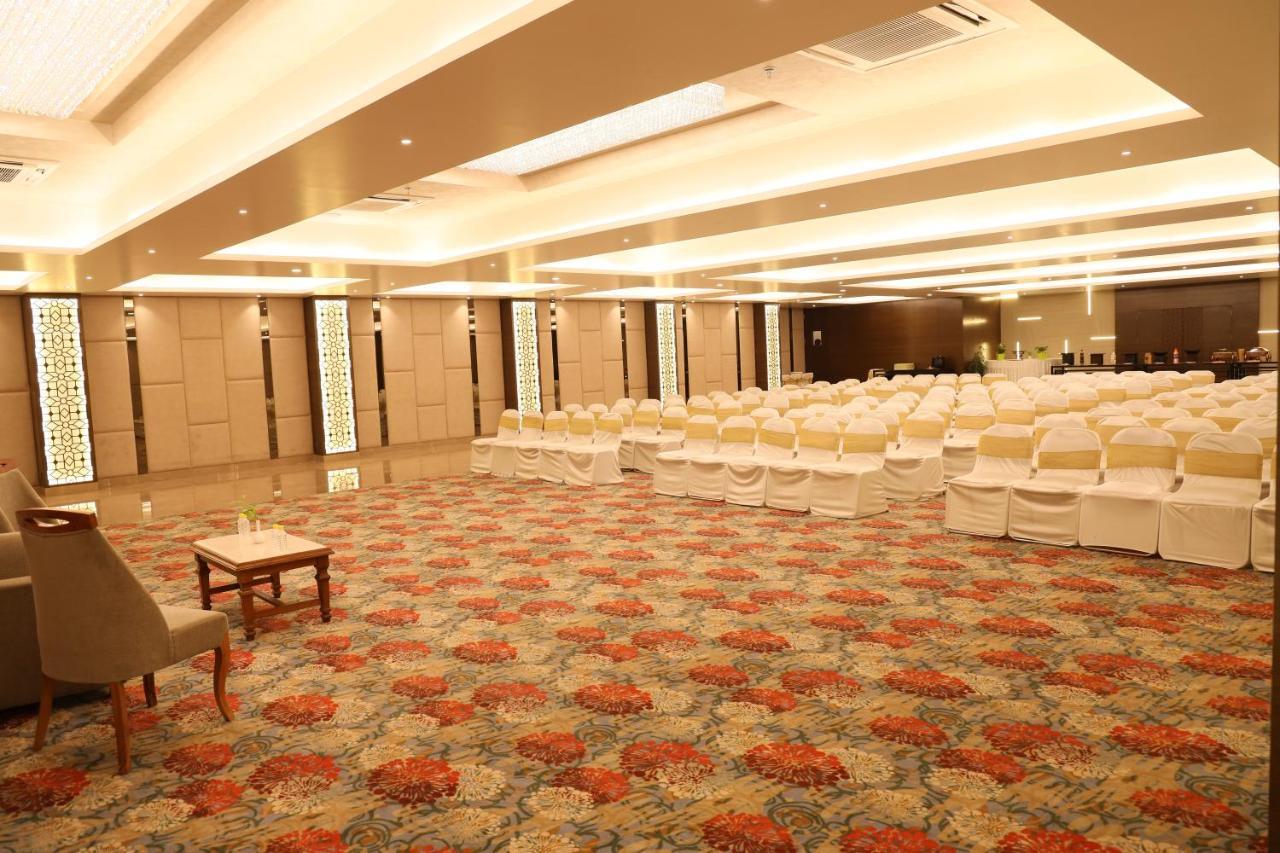 Sarovar Portico Rivera Αχμπανταμπάντ Εξωτερικό φωτογραφία