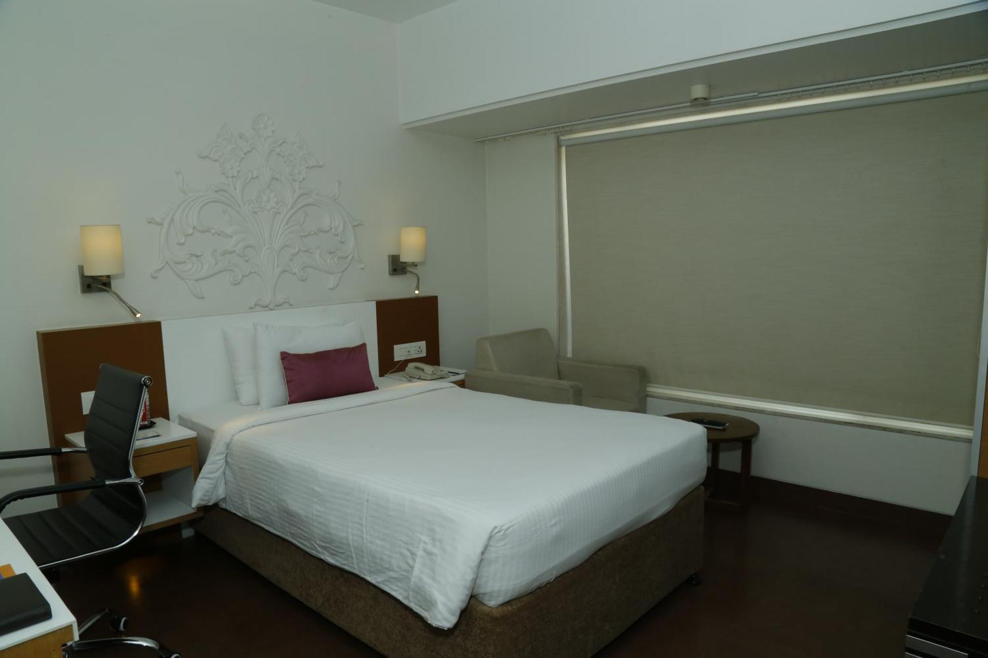 Sarovar Portico Rivera Αχμπανταμπάντ Εξωτερικό φωτογραφία