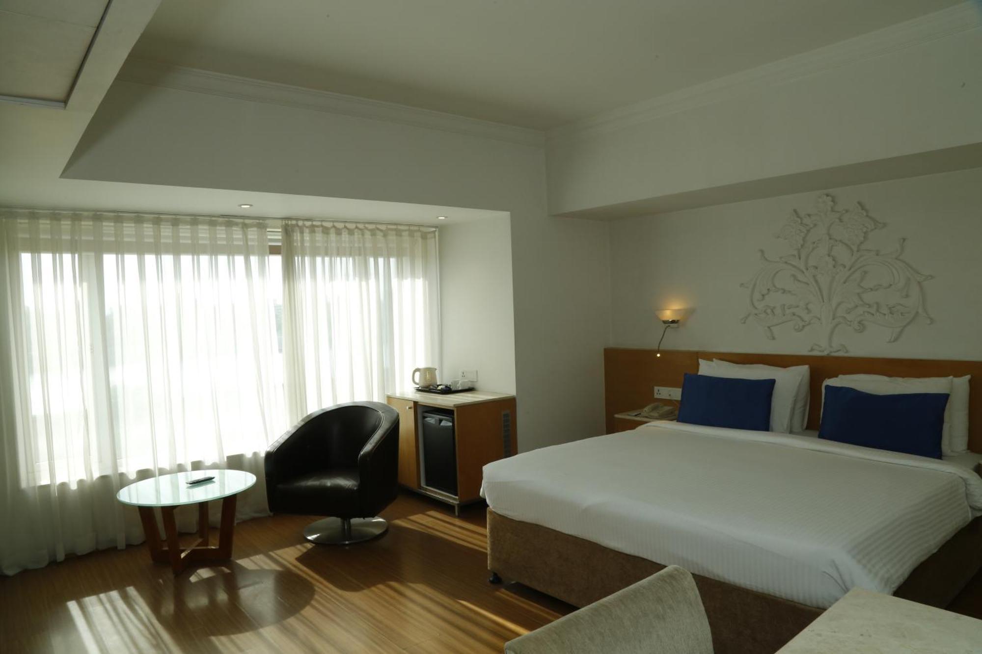 Sarovar Portico Rivera Αχμπανταμπάντ Εξωτερικό φωτογραφία