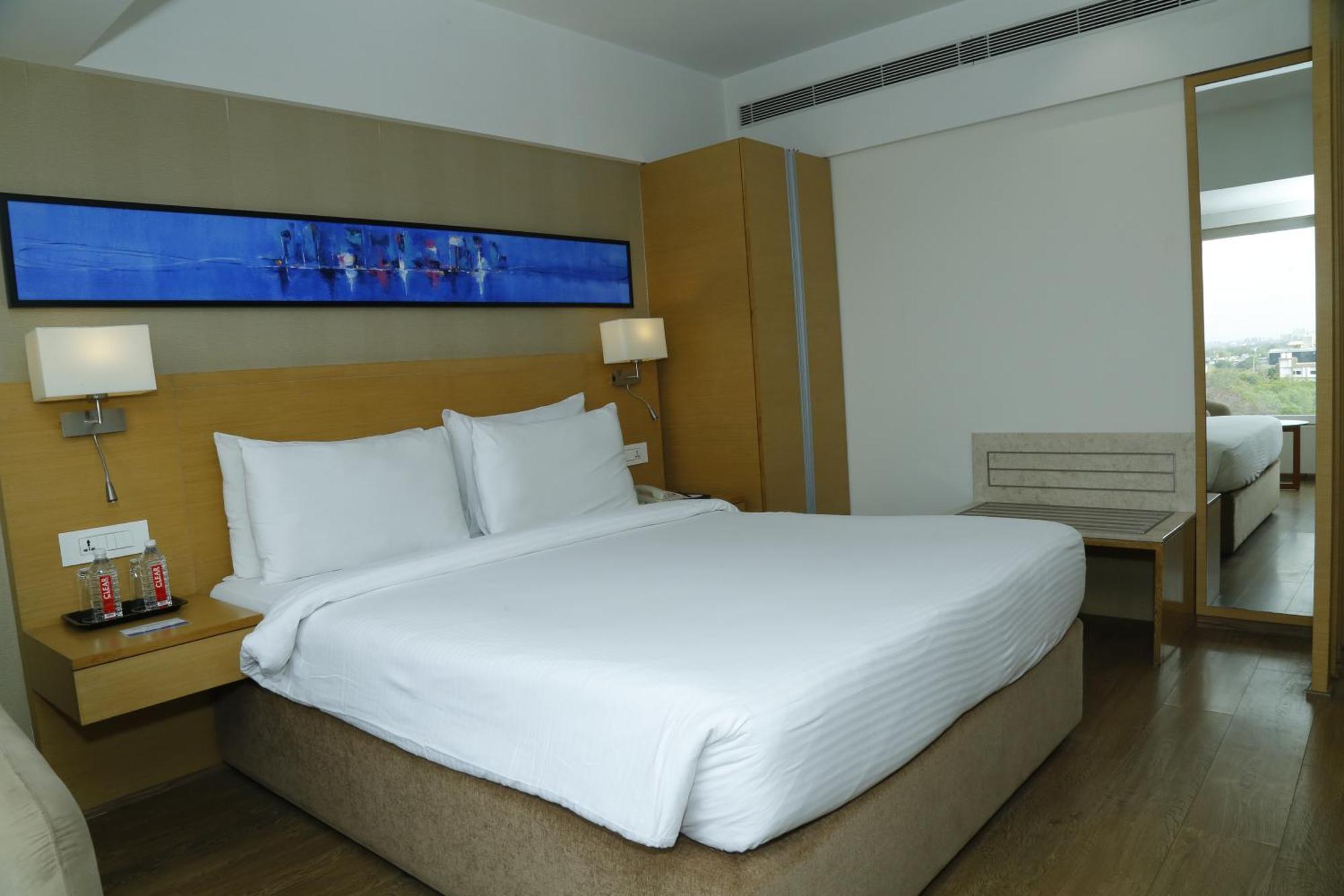 Sarovar Portico Rivera Αχμπανταμπάντ Εξωτερικό φωτογραφία