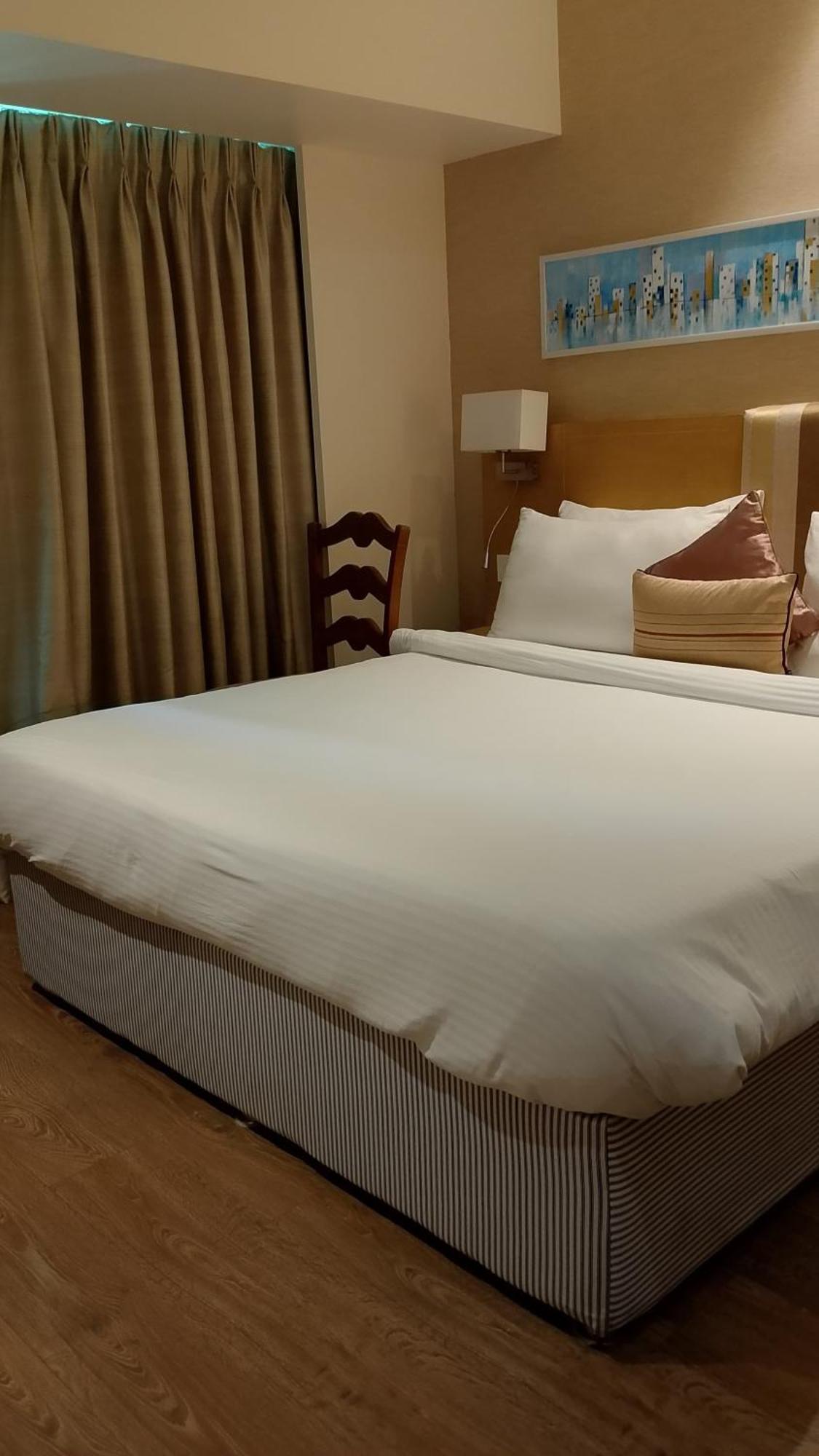 Sarovar Portico Rivera Αχμπανταμπάντ Εξωτερικό φωτογραφία