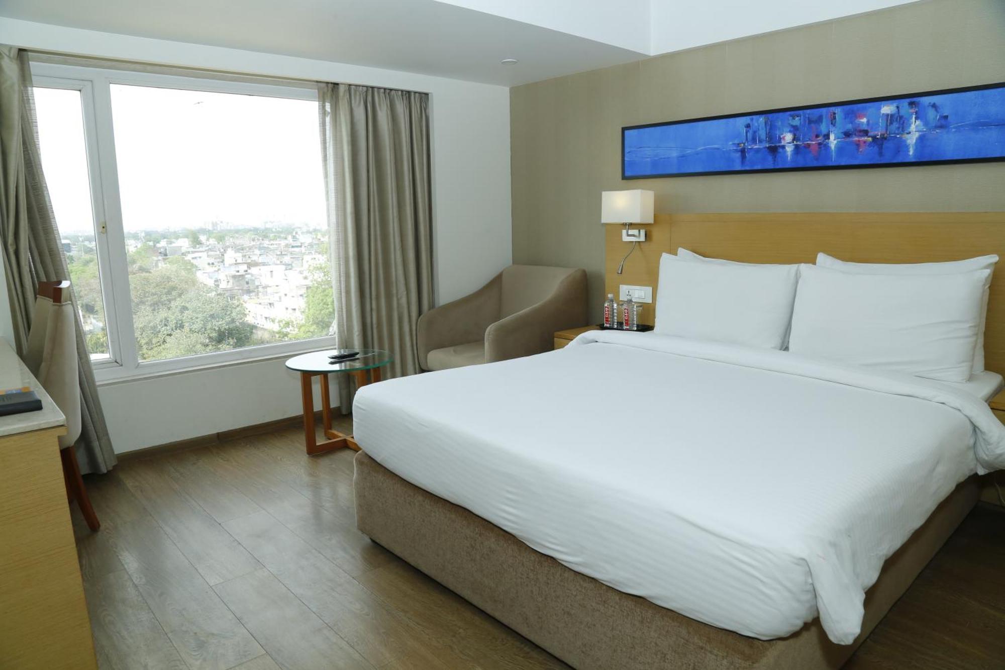 Sarovar Portico Rivera Αχμπανταμπάντ Εξωτερικό φωτογραφία