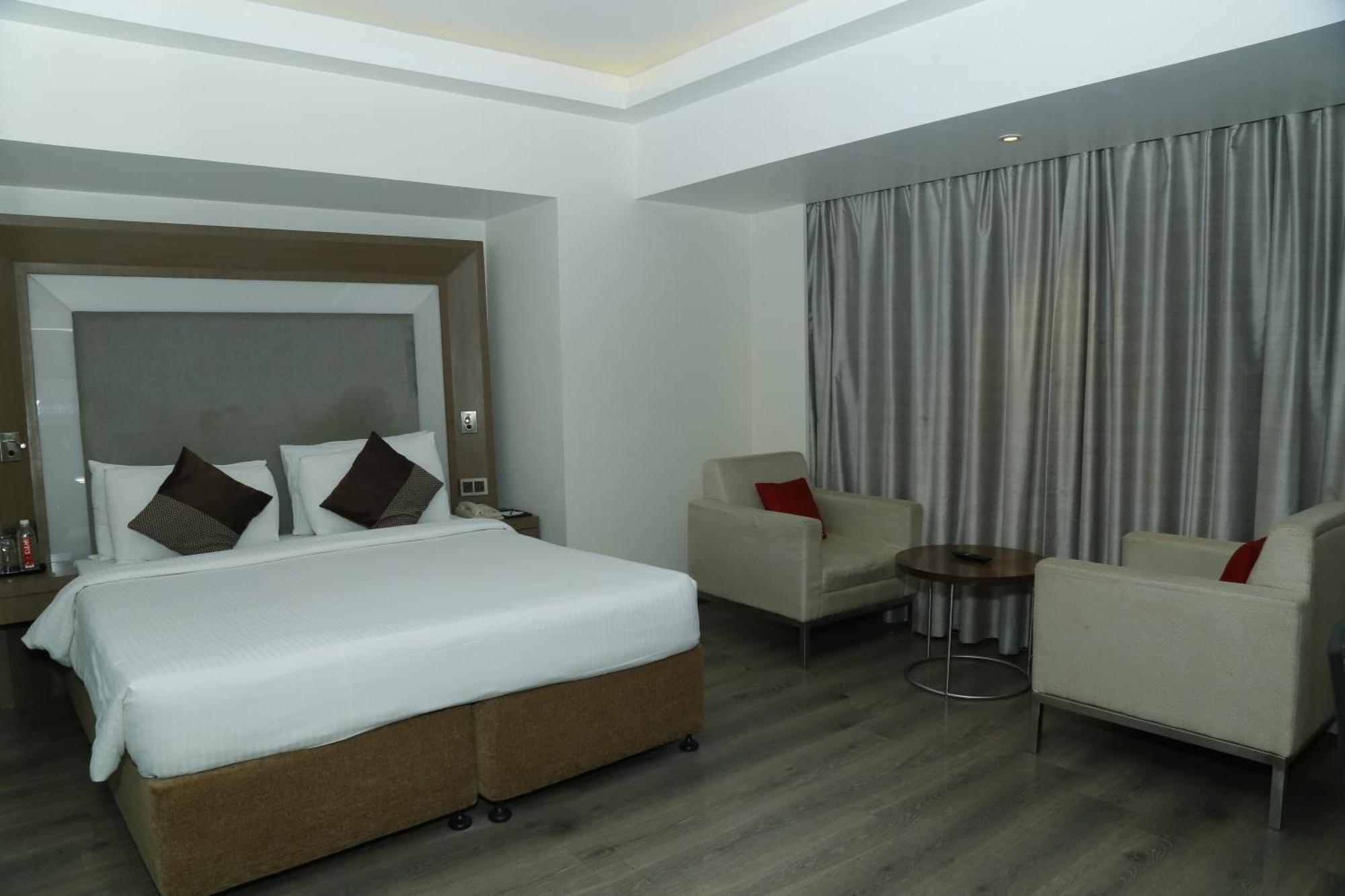 Sarovar Portico Rivera Αχμπανταμπάντ Εξωτερικό φωτογραφία