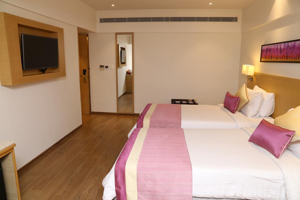 Sarovar Portico Rivera Αχμπανταμπάντ Εξωτερικό φωτογραφία