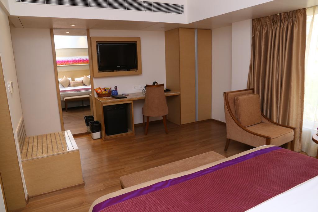 Sarovar Portico Rivera Αχμπανταμπάντ Εξωτερικό φωτογραφία